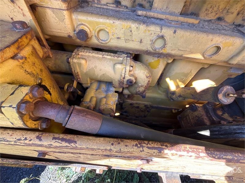 CAT D6 Crawler Dozer Pásové dozery