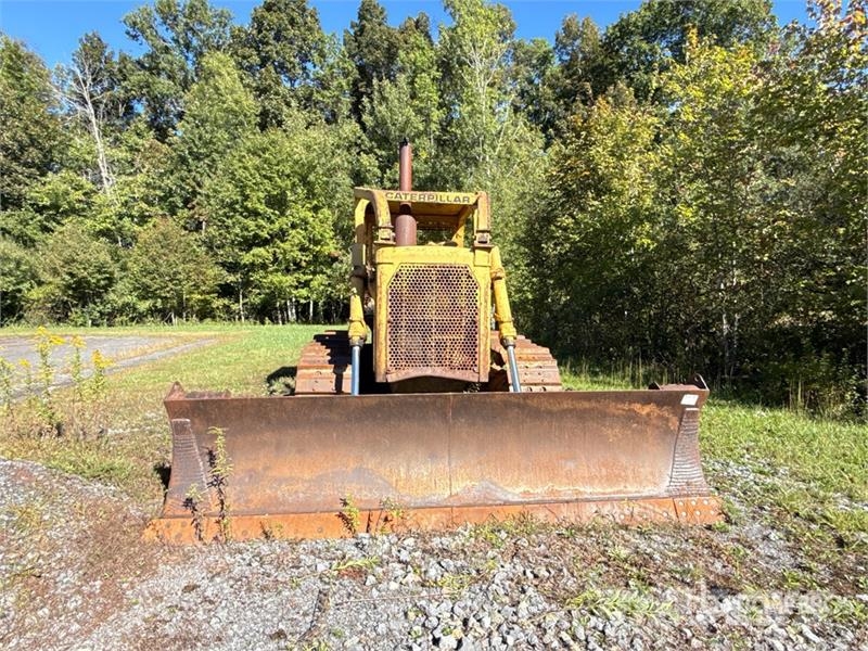 CAT D6 Crawler Dozer Pásové dozery