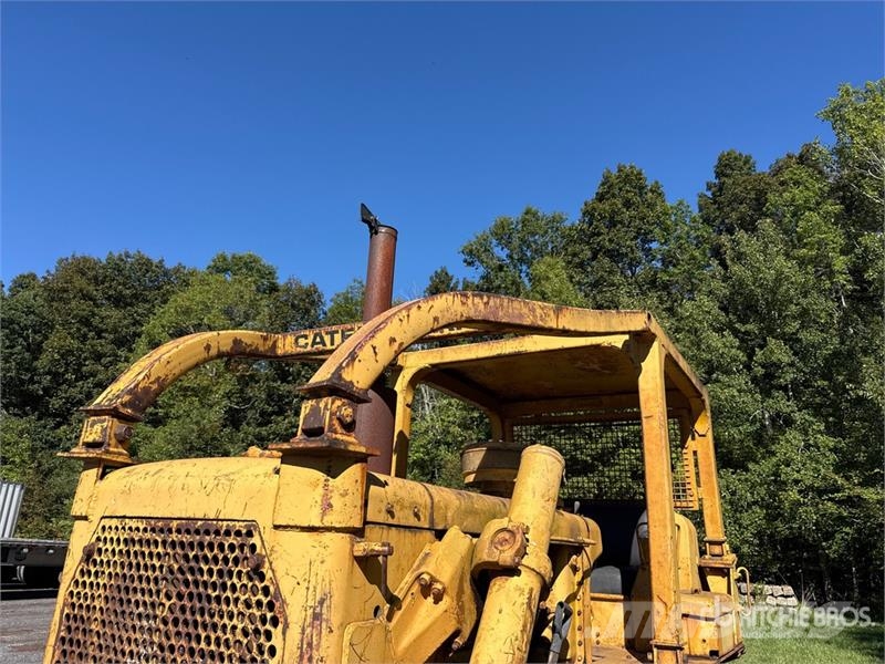 CAT D6 Crawler Dozer Pásové dozery