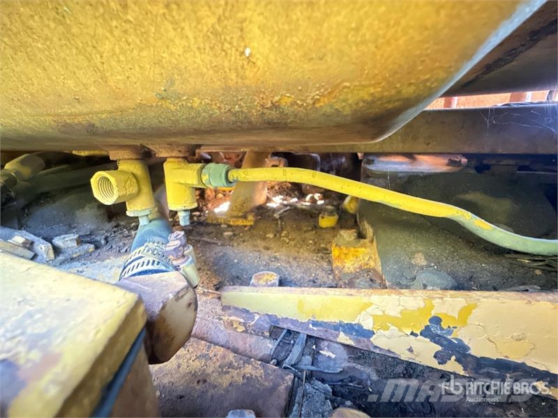 CAT D6 Crawler Dozer Pásové dozery