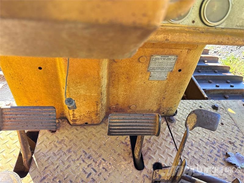 CAT D6 Crawler Dozer Pásové dozery