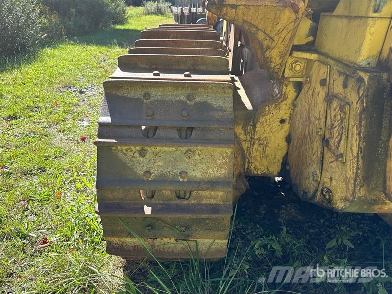 CAT D6 Crawler Dozer Pásové dozery