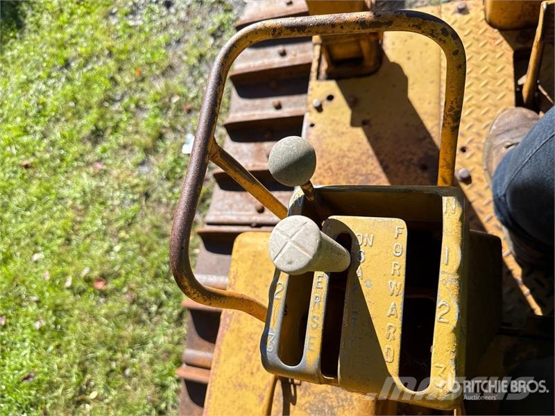 CAT D6 Crawler Dozer Pásové dozery