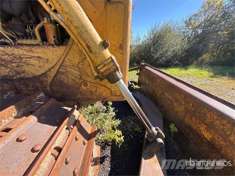 CAT D6 Crawler Dozer Pásové dozery
