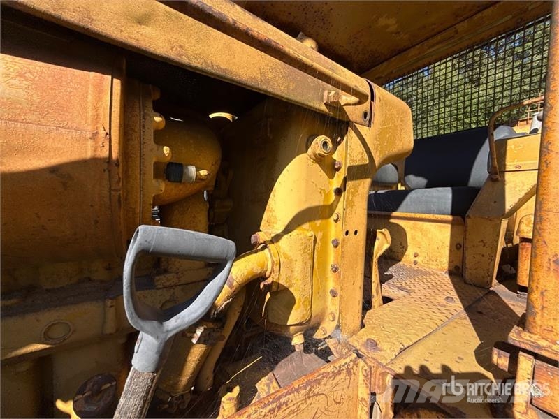 CAT D6 Crawler Dozer Pásové dozery