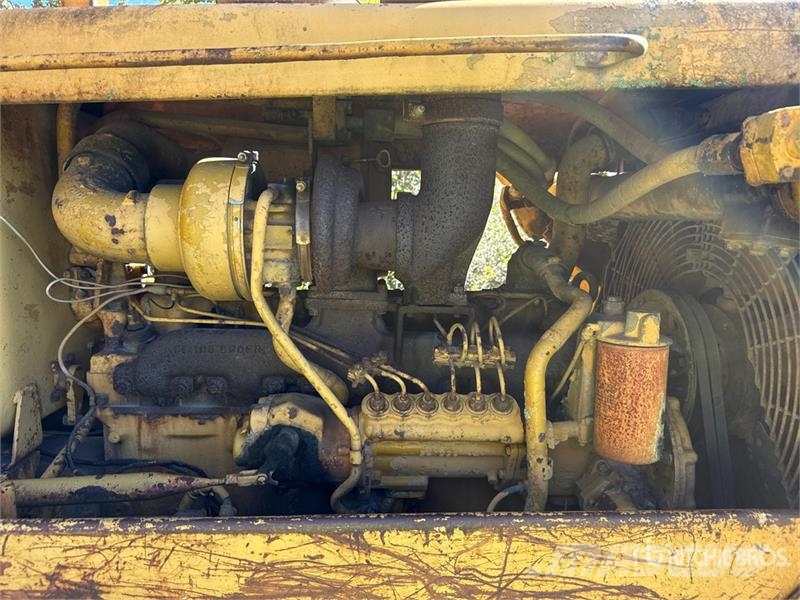 CAT D6 Crawler Dozer Pásové dozery