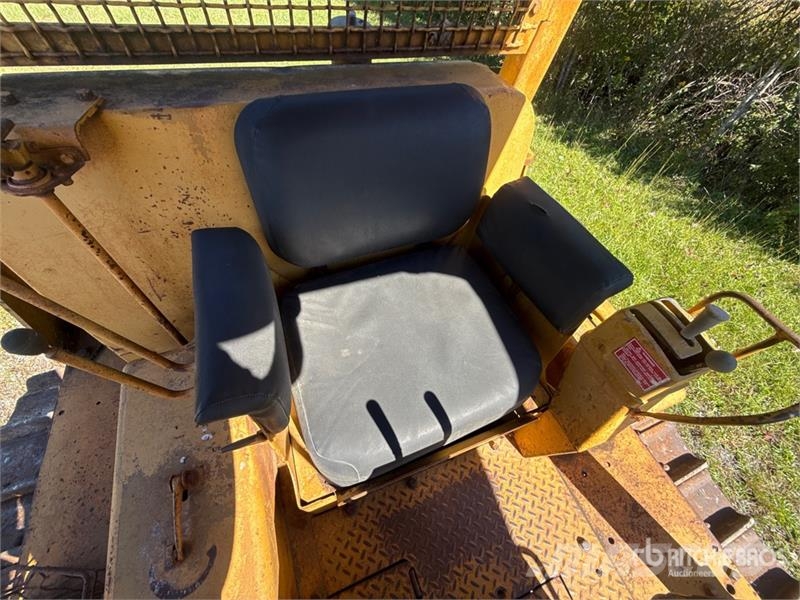 CAT D6 Crawler Dozer Pásové dozery