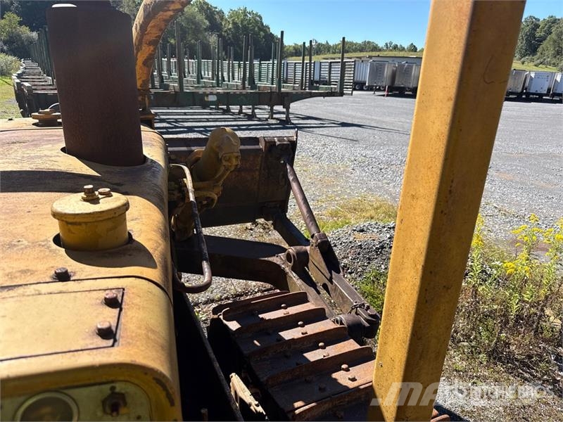 CAT D6 Crawler Dozer Pásové dozery