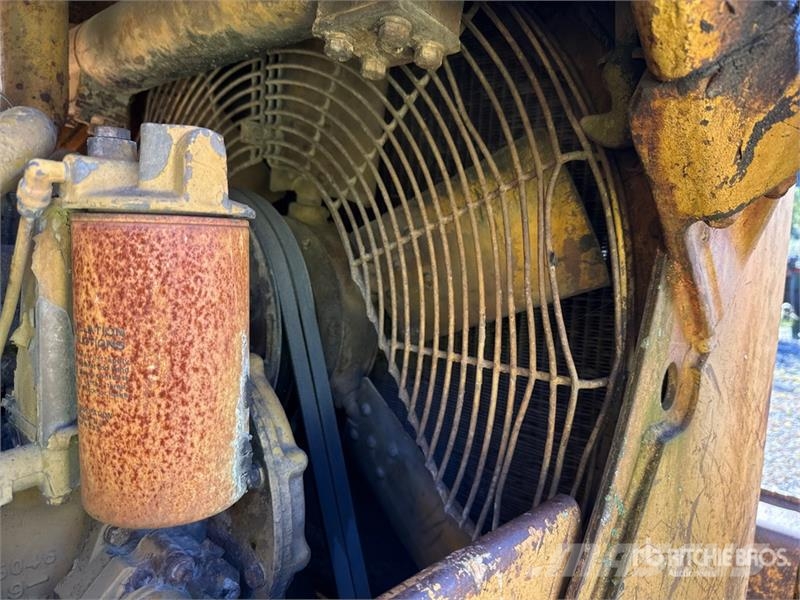 CAT D6 Crawler Dozer Pásové dozery
