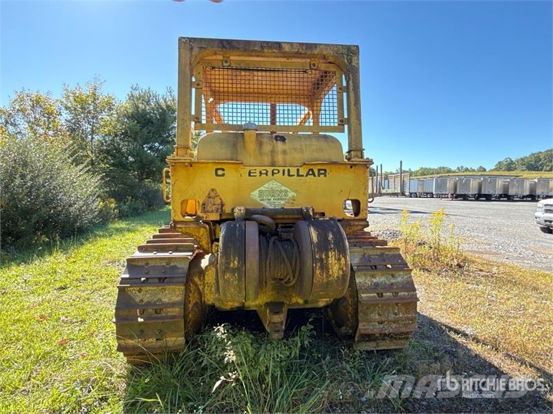 CAT D6 Crawler Dozer Pásové dozery