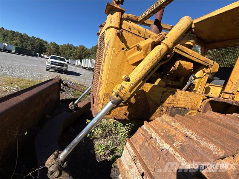 CAT D6 Crawler Dozer Pásové dozery
