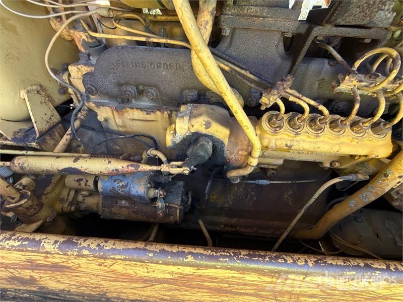 CAT D6 Crawler Dozer Pásové dozery
