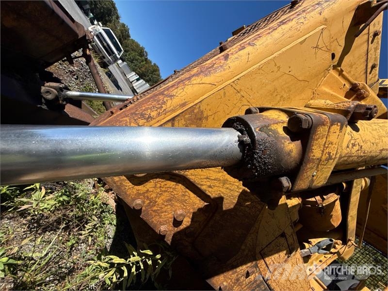 CAT D6 Crawler Dozer Pásové dozery