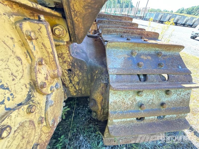 CAT D6 Crawler Dozer Pásové dozery