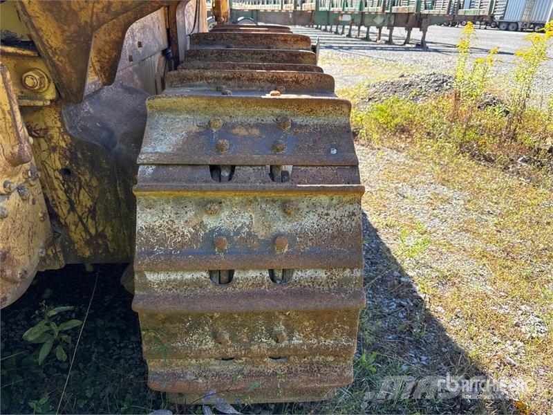 CAT D6 Crawler Dozer Pásové dozery
