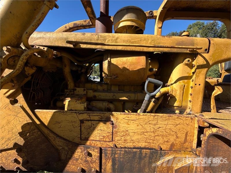 CAT D6 Crawler Dozer Pásové dozery