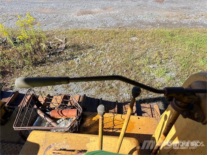 CAT D6 Crawler Dozer Pásové dozery