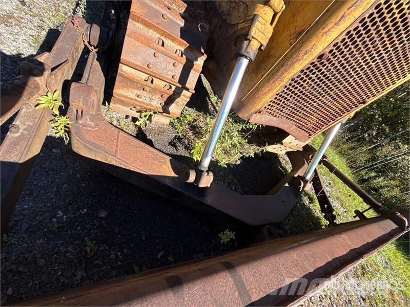 CAT D6 Crawler Dozer Pásové dozery