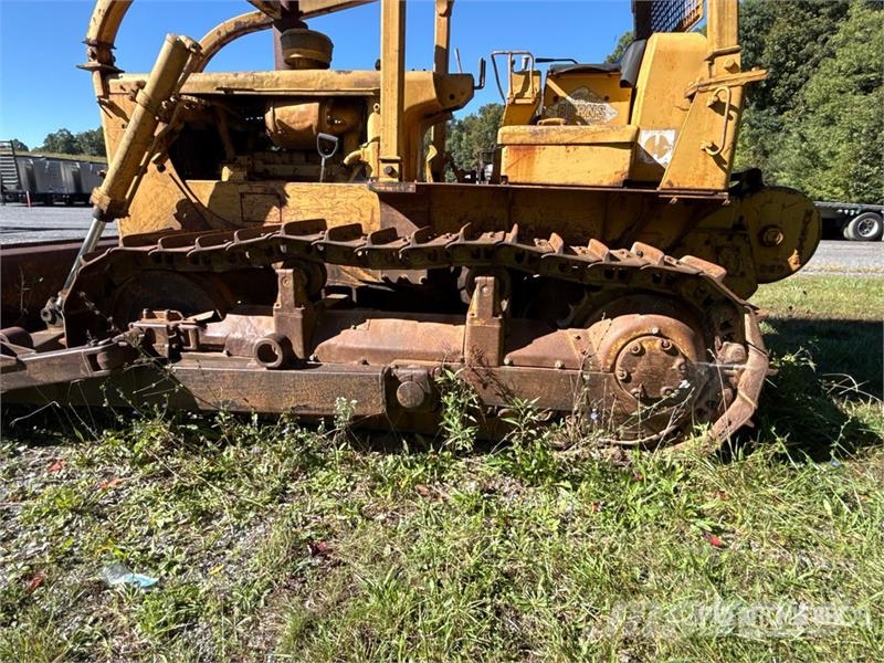 CAT D6 Crawler Dozer Pásové dozery