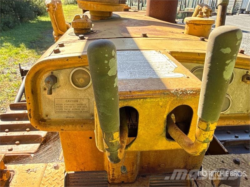 CAT D6 Crawler Dozer Pásové dozery
