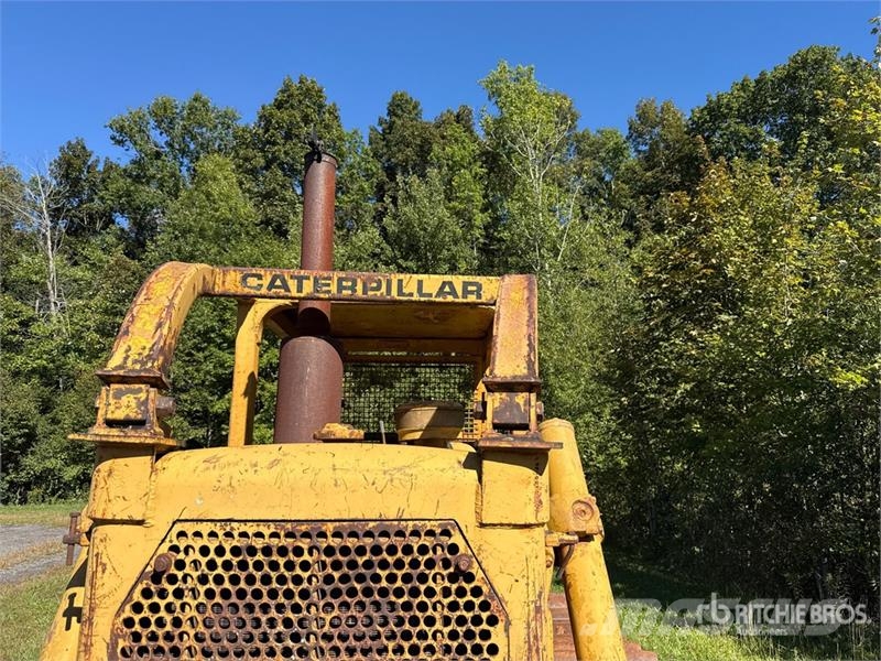 CAT D6 Crawler Dozer Pásové dozery