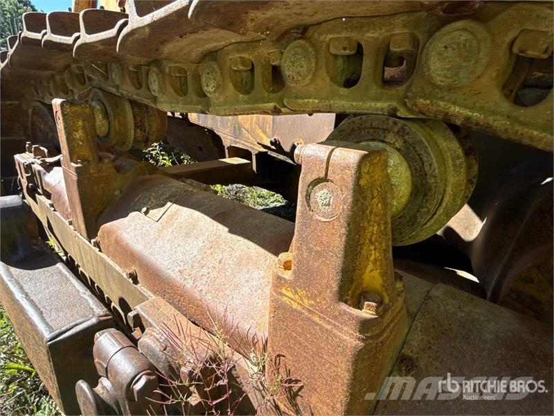 CAT D6 Crawler Dozer Pásové dozery