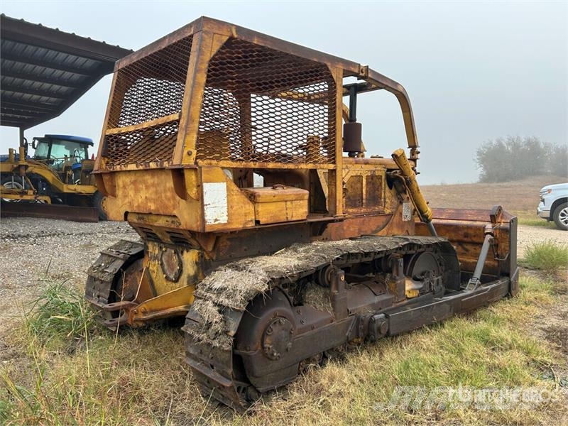 CAT D6C Crawler Dozer بلدوزرات مجنزرة