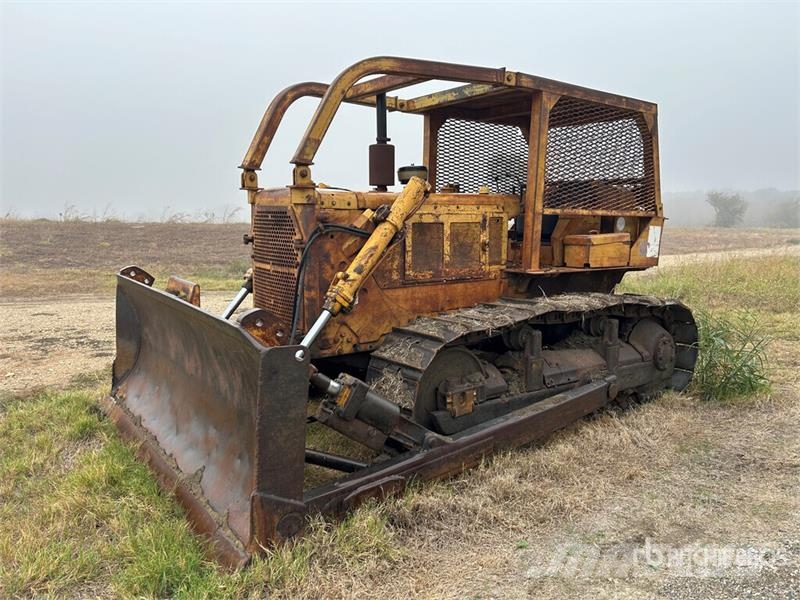 CAT D6C Crawler Dozer بلدوزرات مجنزرة