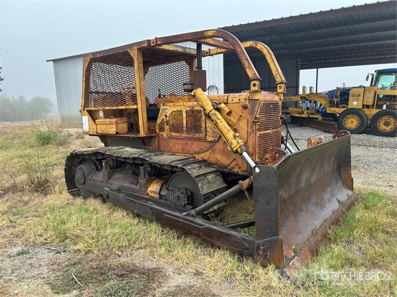 CAT D6C Crawler Dozer بلدوزرات مجنزرة