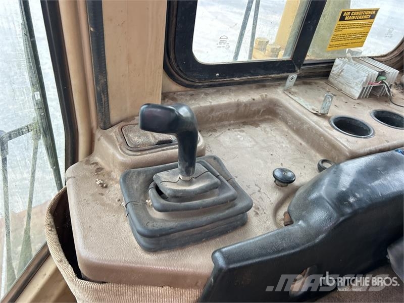 CAT D6M XL Crawler Dozer Гусеничні бульдозери