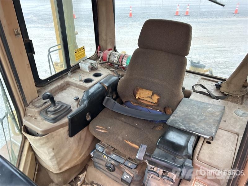 CAT D6M XL Crawler Dozer Гусеничні бульдозери