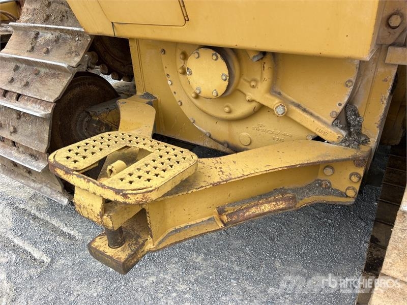CAT D6M XL Crawler Dozer Гусеничні бульдозери