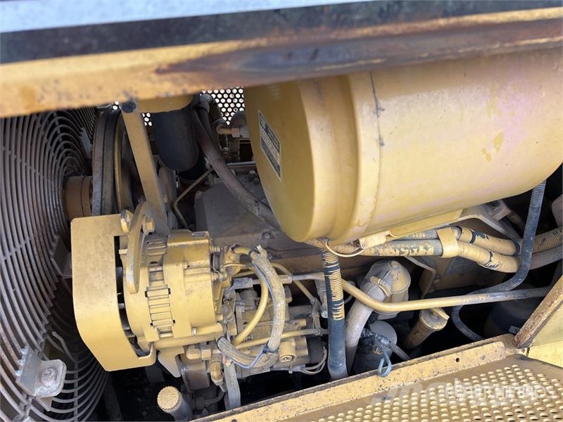 CAT D6M XL Crawler Dozer Гусеничні бульдозери