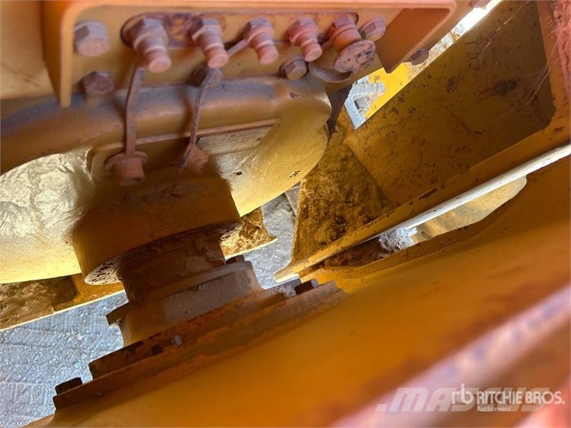 CAT D6T XW Crawler Dozer ブルドーザー