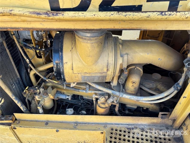 CAT D8N بلدوزرات مجنزرة