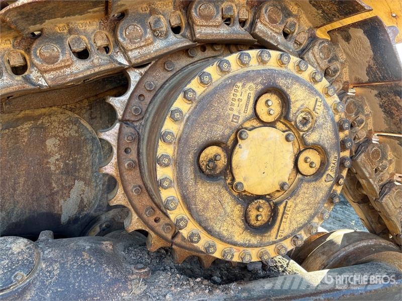 CAT D8N بلدوزرات مجنزرة
