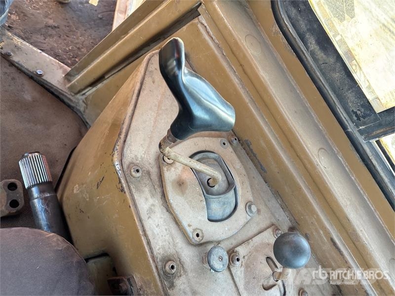 CAT D8N بلدوزرات مجنزرة