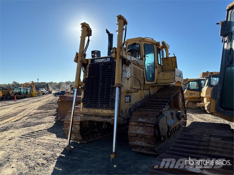 CAT D8N بلدوزرات مجنزرة