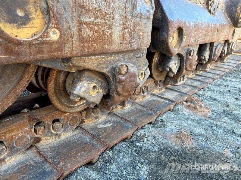 CAT D8N بلدوزرات مجنزرة