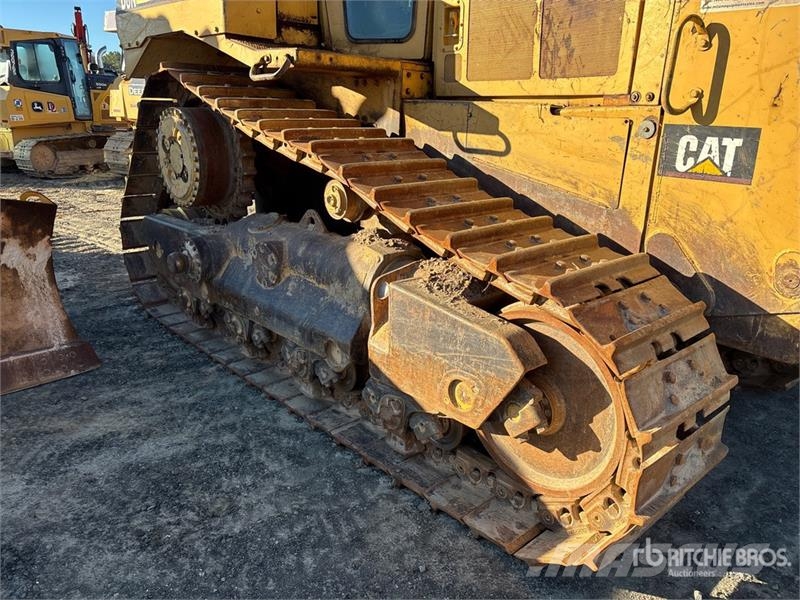 CAT D8N بلدوزرات مجنزرة