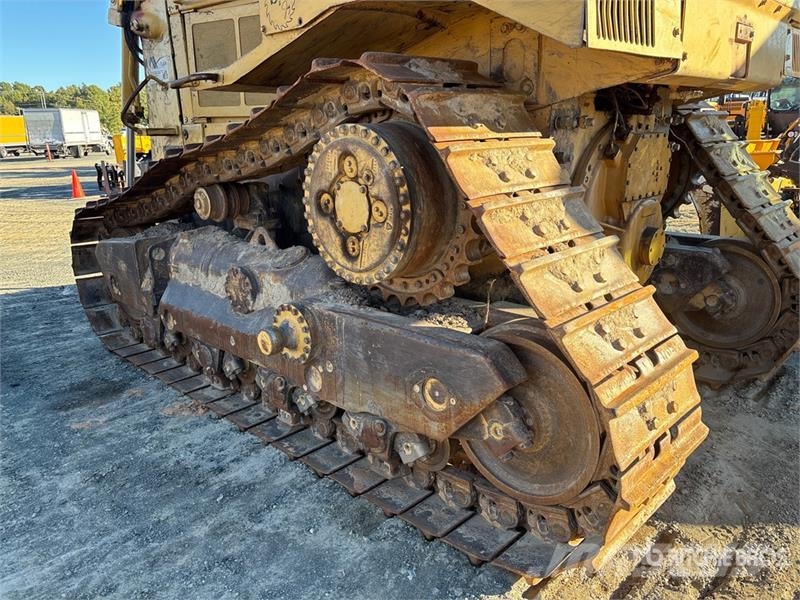 CAT D8N بلدوزرات مجنزرة