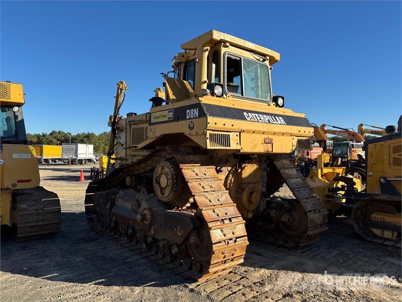 CAT D8N بلدوزرات مجنزرة