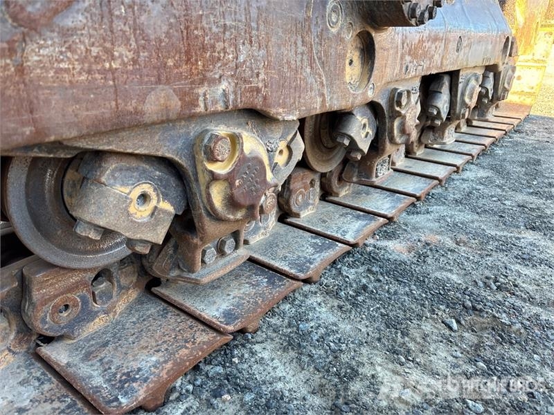 CAT D8N بلدوزرات مجنزرة