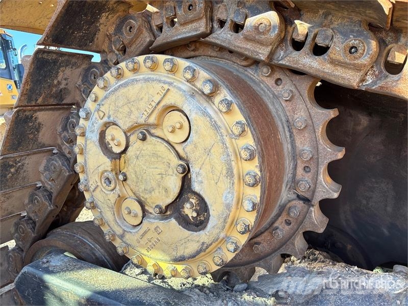 CAT D8N بلدوزرات مجنزرة