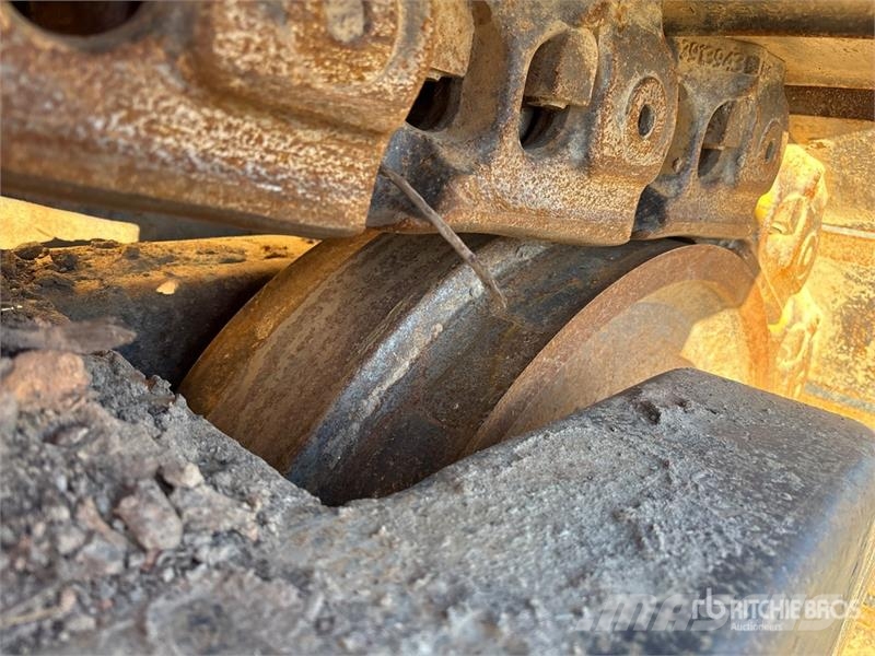CAT D8N بلدوزرات مجنزرة