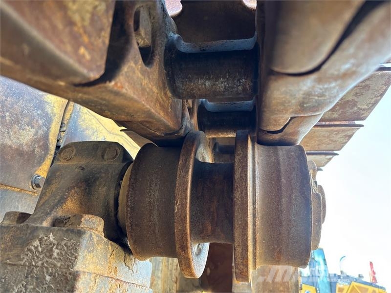CAT D8N بلدوزرات مجنزرة