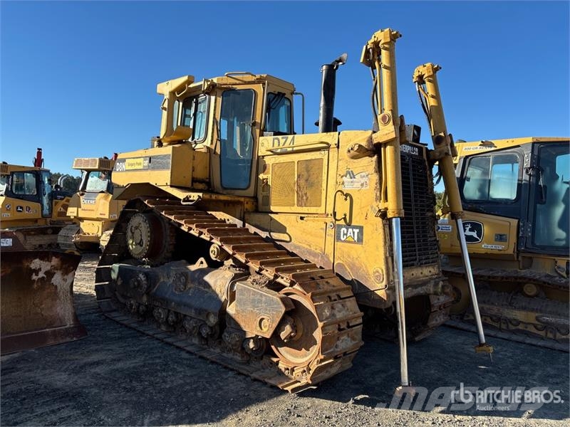 CAT D8N بلدوزرات مجنزرة