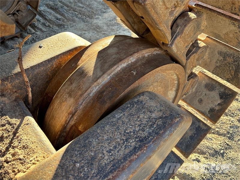 CAT D8N بلدوزرات مجنزرة