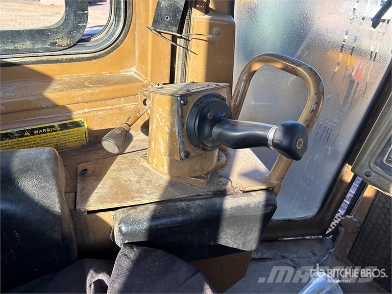 CAT D8N بلدوزرات مجنزرة