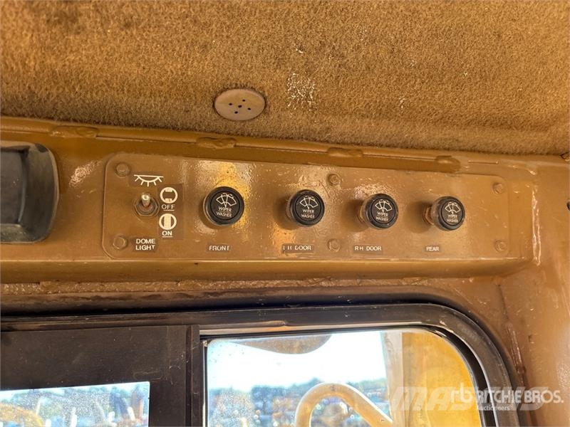 CAT D8N بلدوزرات مجنزرة